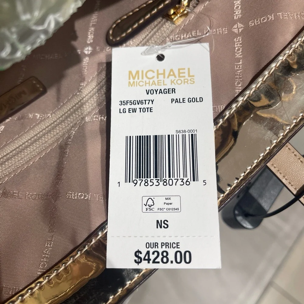 MICHAEL KORS Voyager Large Metallic Logo Debossed EW Shoulder Tote Bag
Pale Gold - Picture 13 of 16